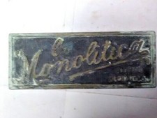 piccola e antica targa in