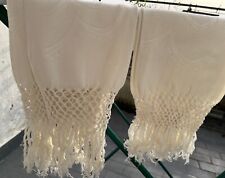 Coppia di asciugamani bianchi in crespo di lino con frange. Vintage, mai usati