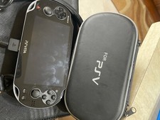 PS VITA. Colore nero. Caricatore, e alcuni giochi 