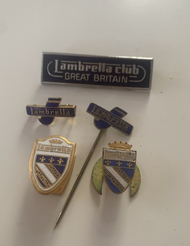 Lot ancien insigne - badge, club