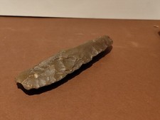 Hache taillée en silex du