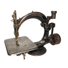 ANTICA MACCHINA DA CUCIRE 1880