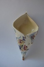 BOUQUETIERE /VASE  à suspendre FAIENCE SARREGUEMINES Modèle LAVALLIERE U&C 1900