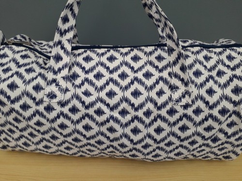 Borsa nuova con etichette