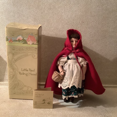 Bambola fiaba porcellana avon - fiaba,