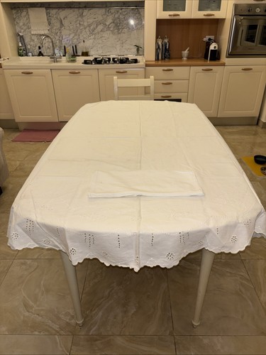 Oval tablecloth with emery and