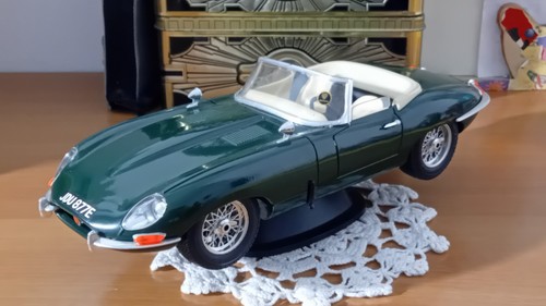 Burago jaguar e 1961 - 1:18,,