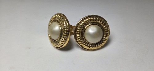 Chanel clips earring - chanel,