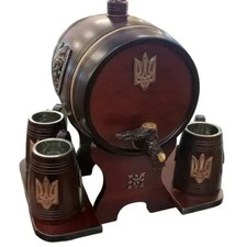 Botte in legno con fiaschetta