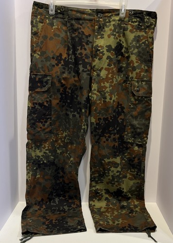 Pantaloni cargo mimetici