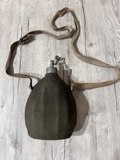 Borraccia Militare, in alluminio rivestita in moquette con tracolla in tessuto.