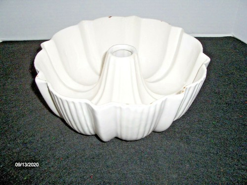 Early white ware bundt stampo - early,