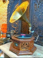 Antico grammofono HMV