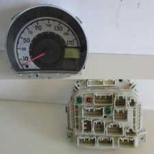 Cruscotto H01383800-0H132 per TOYOTA AYGO 2005- usato (6842)