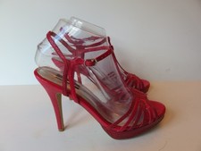 Tacchi nuovi senza etichette