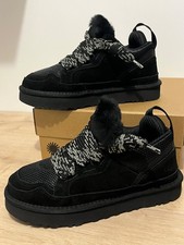 Ugg LOWMEL noir neuve jamais