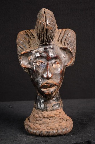 Una testa primitiva - , africana