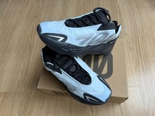 Yeezy 700 MNVN Tinta Blu