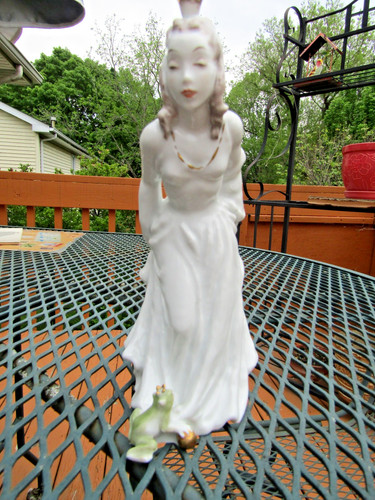 Statuina porcellana bianca
