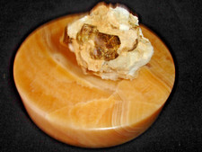 Minerali: VESUVIANITE in CALCITE - Val Camonica, Braone, Brescia *** 255 g ***