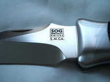 Vintage SOG Tomcat S.M.CA. coltello pieghevole.  Vecchio stock nuovo / senza scatola / con regali.