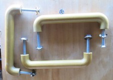  3 VECCHIE MANIGLIE IN BACHELITE PER MOBILI VARI CON VITI IN FERRO - 