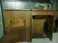 Mobile con Macchina per cucire NECCHI a pedale con libretto e ricambi originali