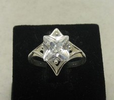 Elegante anello in vero