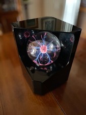 Lampada da tavolo con sfera al plasma sensibile al tocco e alla voce