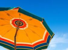 Ombrelloni vintage. Originali spiaggia di Bibione. Asta in legno