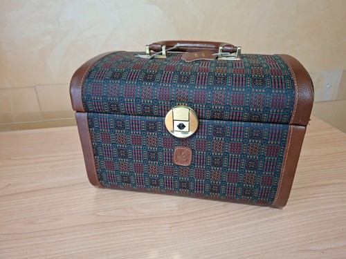 Vintage beauty case - beauty,