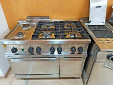 CUCINA 6 FUOCHI PROFESSIONALE CON FORNO ZANUSSI A GAS 1,06m x 0,71m