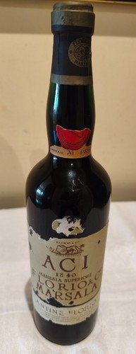 Una bottiglia marsala florio - una,
