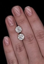 Orecchini a perno 4,00 ct