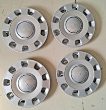 SET DI 4 COPRICERCHI COPPE BORCHIE ORIGINALI MONTATI SU FIAT 500 MISURA 14''