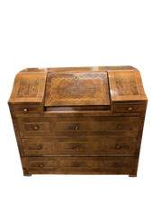 Antico cassettone con ribalta