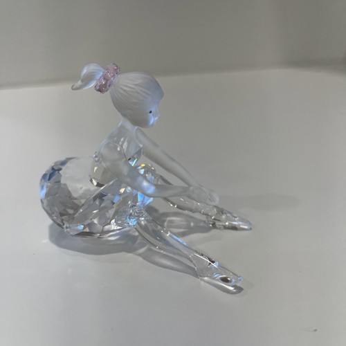 Statuina ballerina giovane
