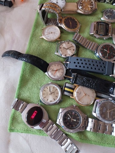 Gros lot montres - de,