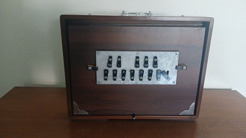 New small shruti - small, box