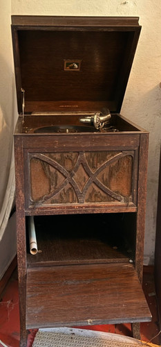 Hmv his master voice floor - his,