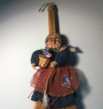 GIOCATTOLO BEFANA STATUETTA  DA COLLEZIONE - (137)