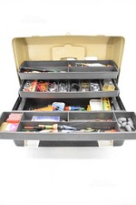Box Con Accessori Da Pesca