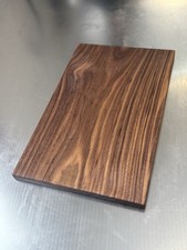 Tagliere in noce fatto a mano