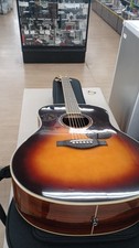 Chitarra acustica elettrica
