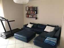 Divano in Pelle Angolare colore blu in pelle con cuscini senza puff centrale