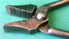ANTICA PINZA TIRA CUOIO TIRACUOIO CALZOLAIO CIABATTINO IN FERRO BATTUTO. UU22