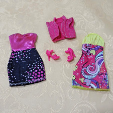 BARBIE DUE ABITI CON