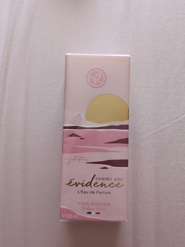 Eau parfums comme - , de