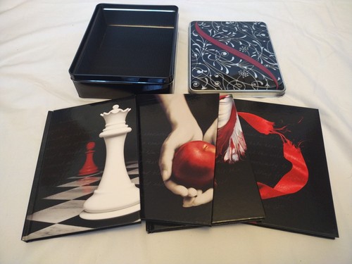 The twilight saga book tin - saga,