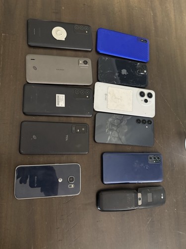 Lot phones for parts - of,